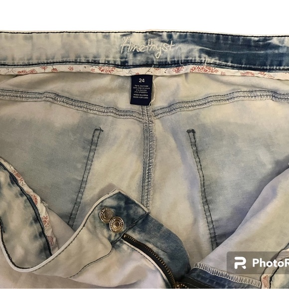 Amethyst Light Wash Distressed Skinny Jeans - Picture 4 of 11